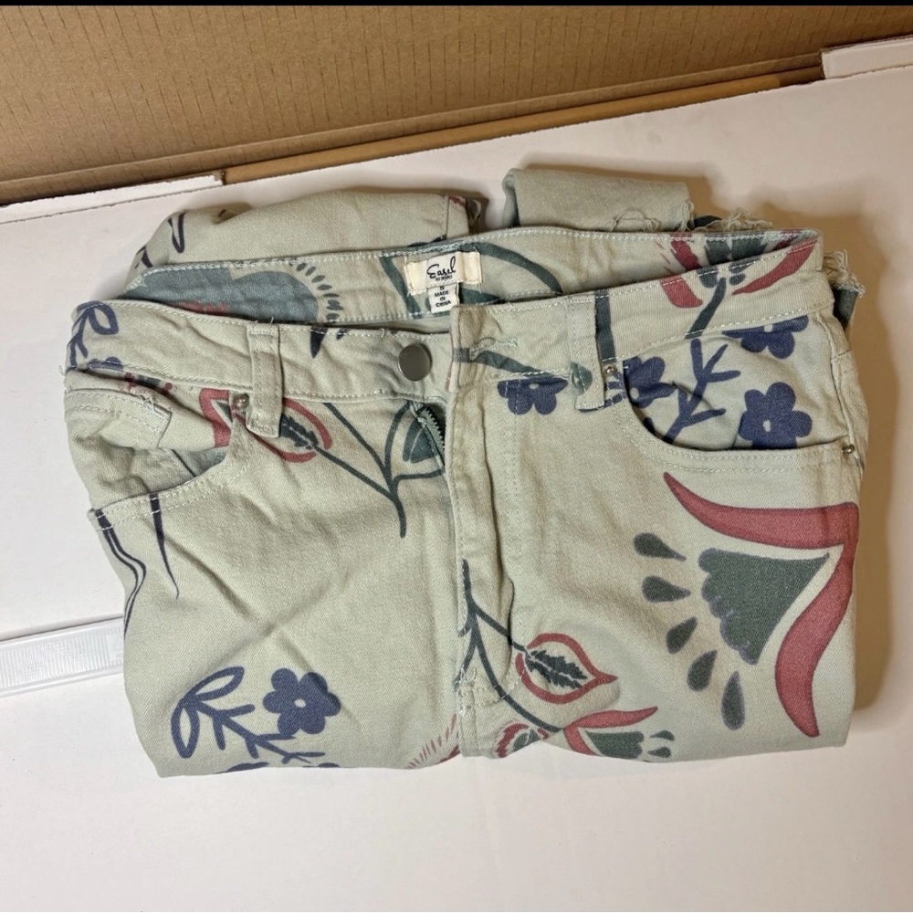 Green Easel “In Bloom” Wide Leg Floral Jeans With Raw Hem- Size Small - Picture 4 of 4
